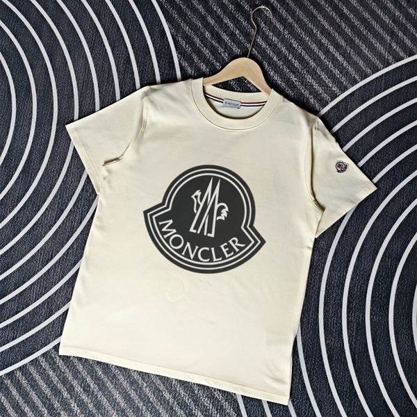 モンクレールTシャツ正面デザイン